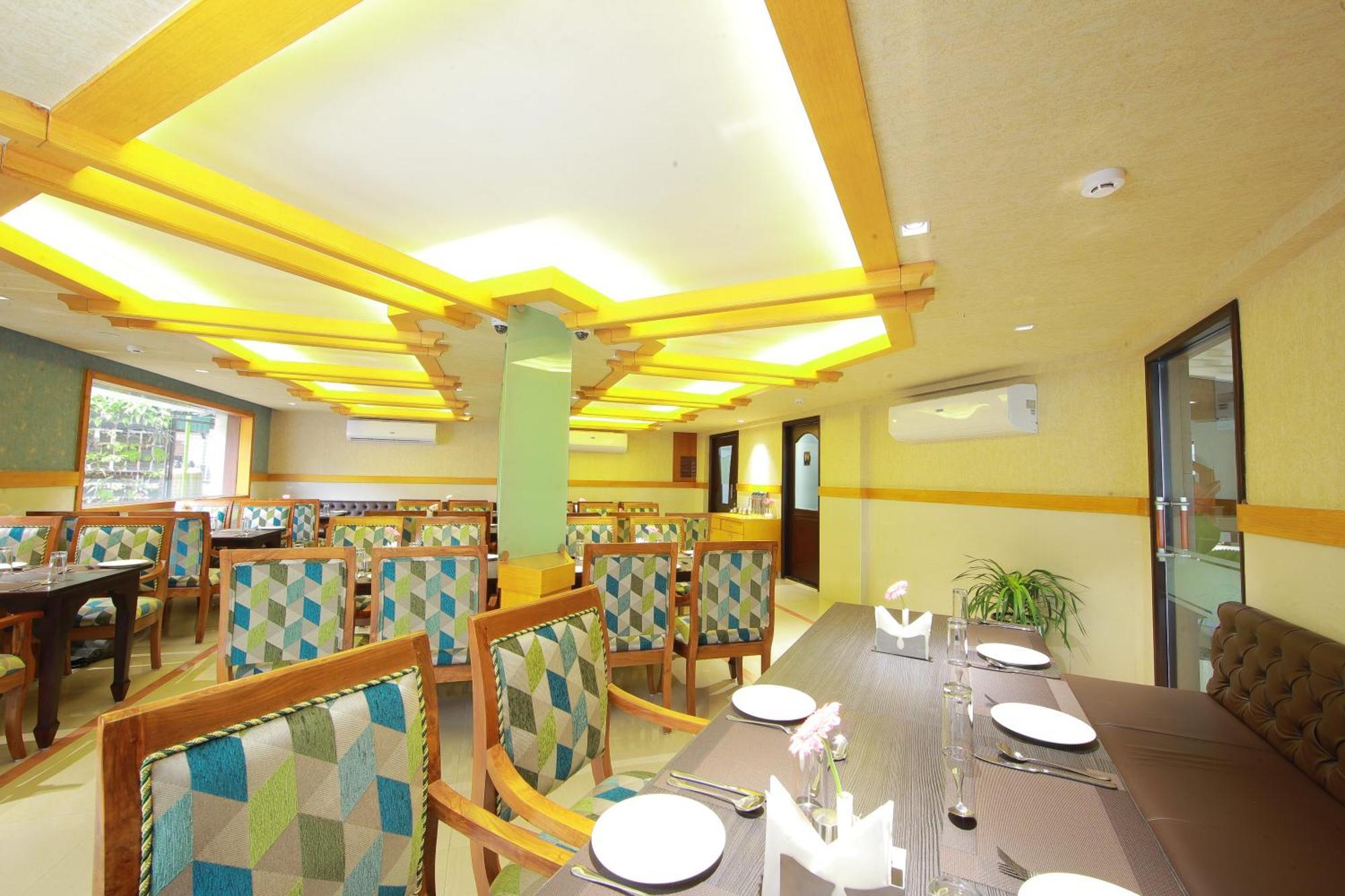 Akhil Classic Thiruvananthapuram Buitenkant foto
